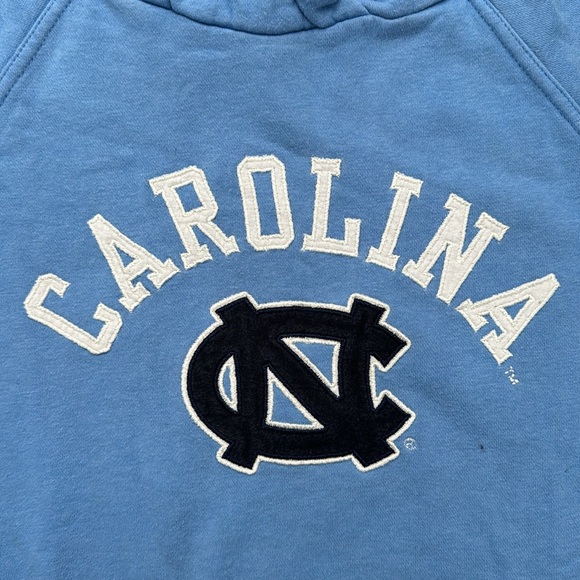 NORTH CAROLINA TAR HEELS Blue Logo Hoodie in Large - Picture 2 of 9